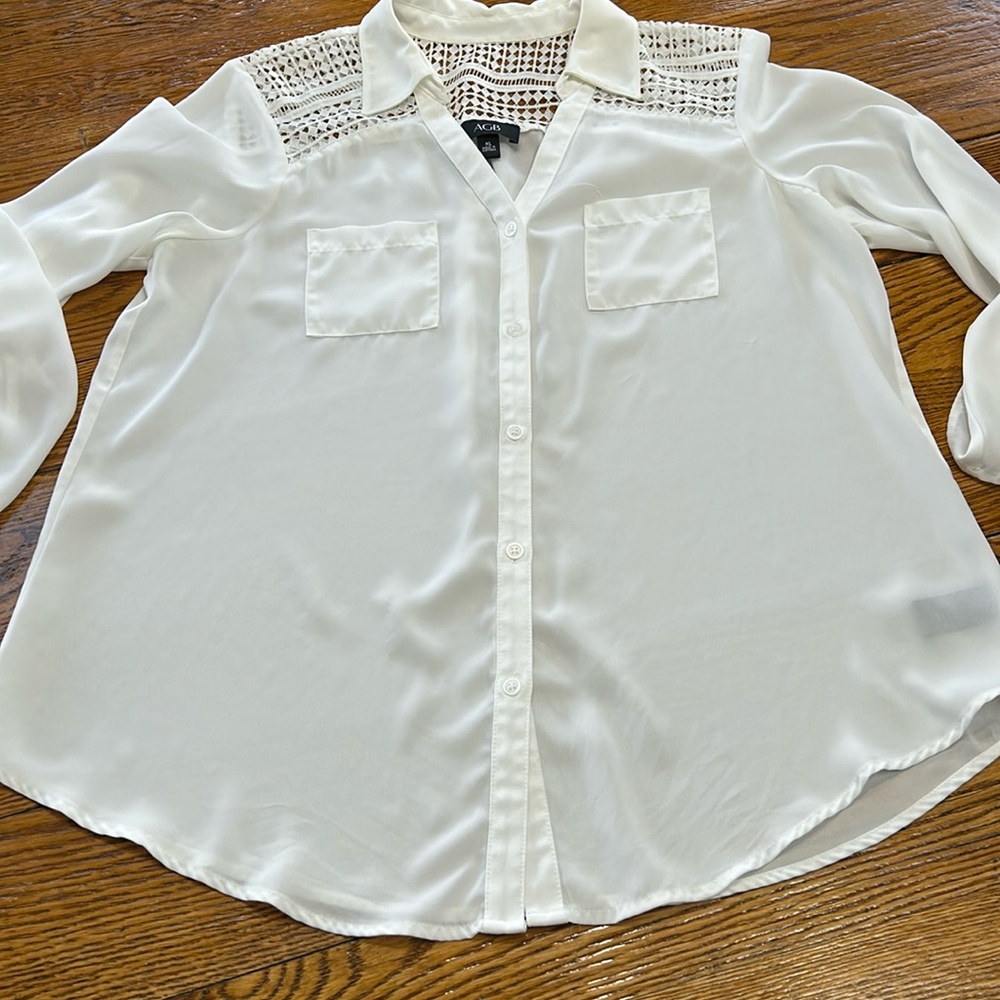 AGB white dressy button front blouse.  Size XL. Open lattice detail at neckline